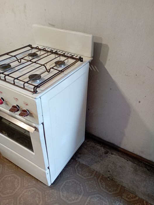 газова плита в гарному стані