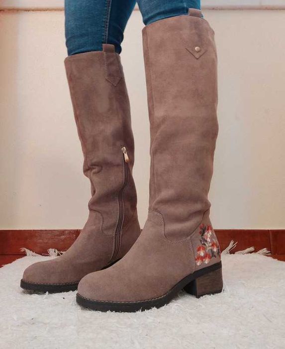 Botas castanhas cano alto da Berluskas - tamanho 39