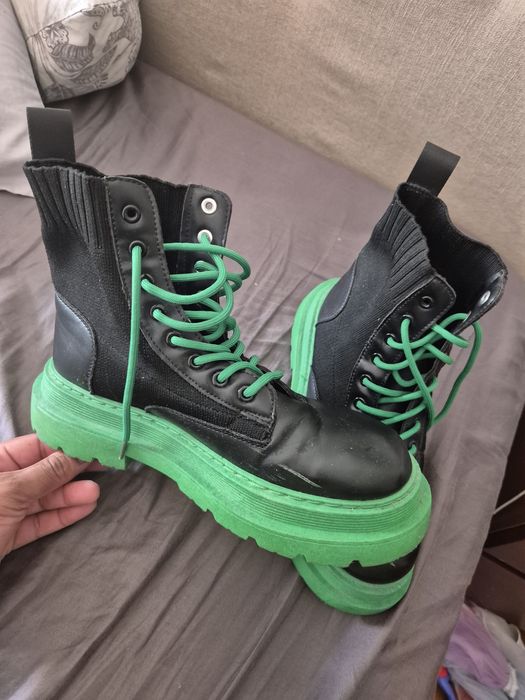 Botas da shein, em muito bom estado e muita poucas veses usado