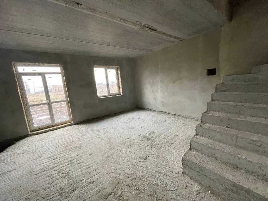 Кутовий, крайній цегляний,будинок,таунхаус.Площа 135м² 2,5ст газ гараж