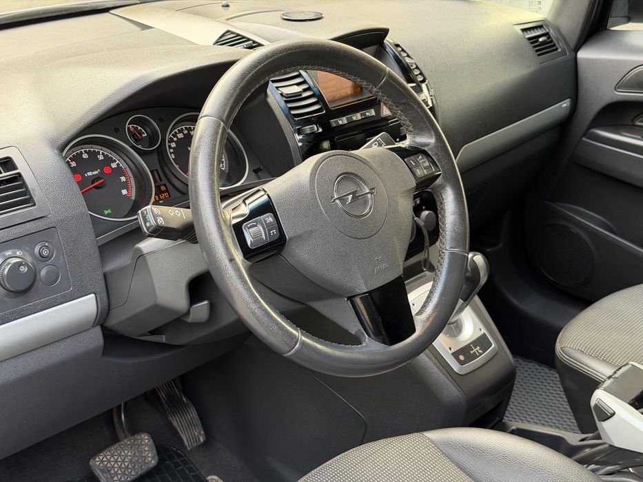 Opel Zafira A/T 1.8л