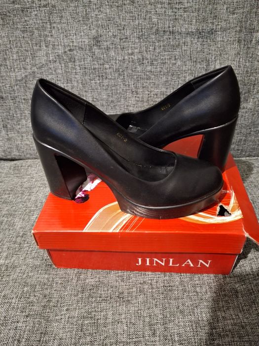 Чоловічі кросівки .Шубка.