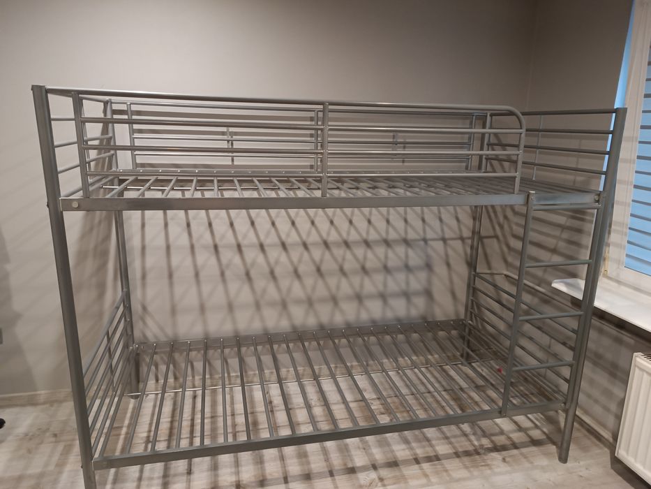 Łóżko piętrowe metalowe