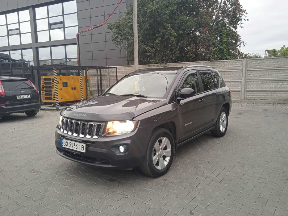 Продам свій власний повнопривідний кросовер, або обміняю на легкове авто, двигун без нарікань, всі рідини замінено, коробка гідротрансформатор  надійна та без нарікань, все остальное теж в нормальному стані, авто їде бодро та впевнено! Обмін цікавить з вашою доплатою, або ключ на ключ, в приоритеті універсал з дизельним  двигуном та з автоматичною коробкою передач.