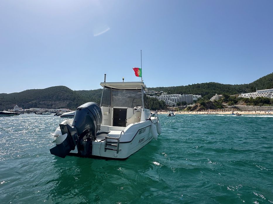 Barco motorizado semi novo