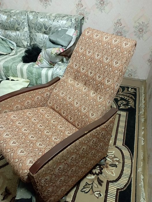 Крісло- качалка на колесах  для вітальні  2шт