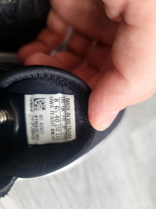 Продам фірмові кросівки Adidas cloud foam