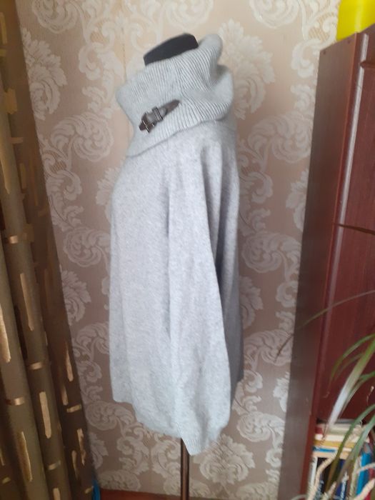 Чудовий, теплий світер! Розмір 58-62!