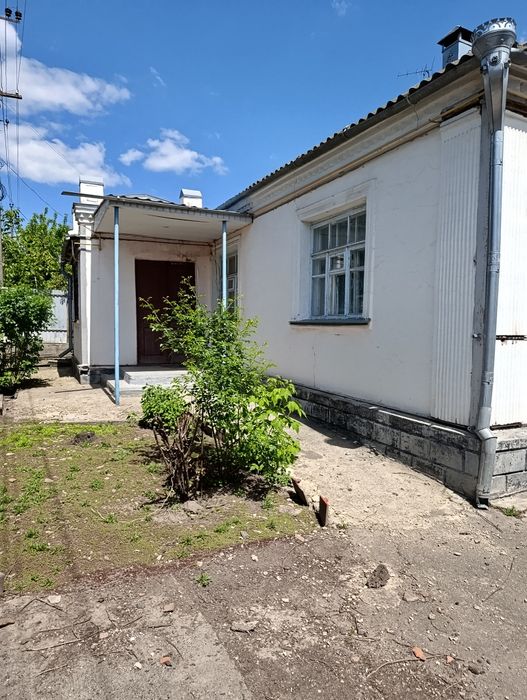 м. Тульчин Продається просторий 4-кімнатний будинок з ділянкою біля школи!