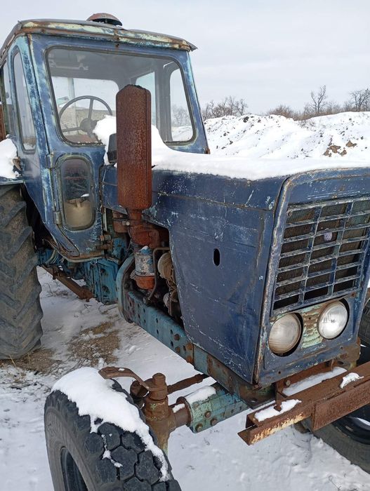 Трактор с прицепом  и дисками