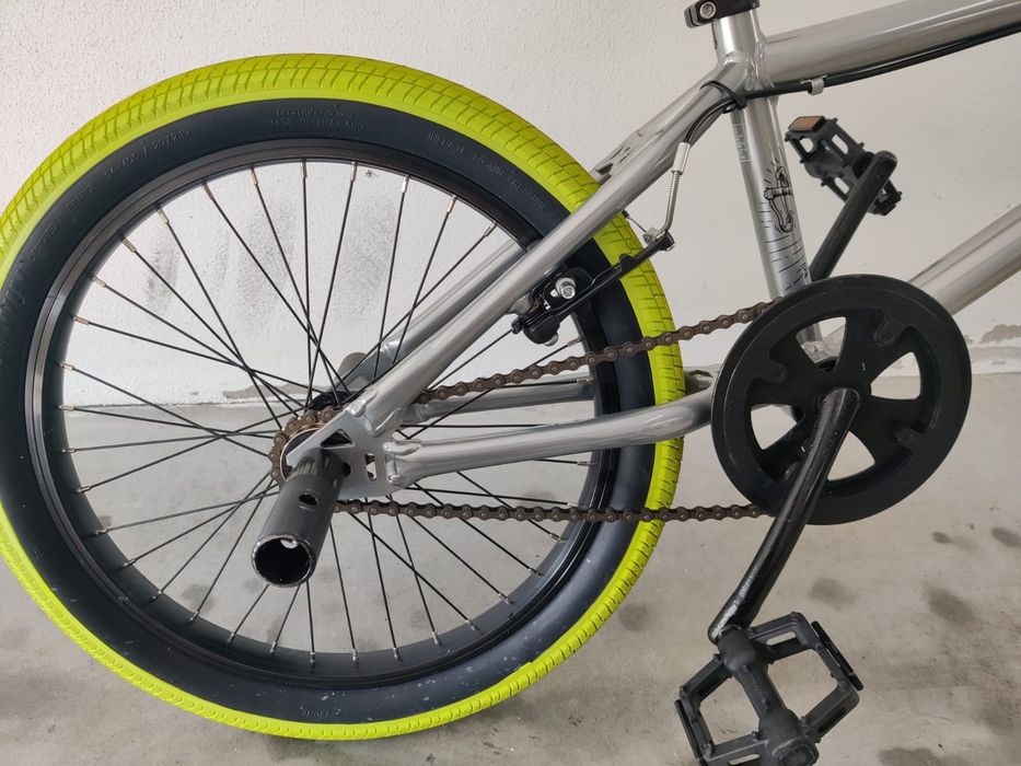 BMX BTWIN Wipe 500 (20") - Como Nova c/ 4 Peseiras (Pegs)