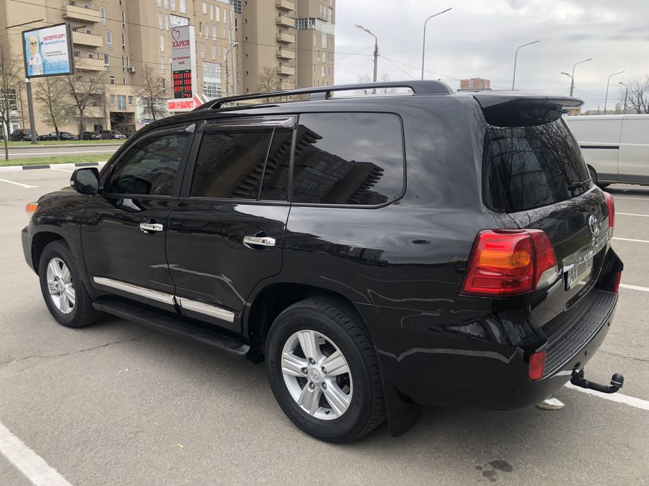 Продам автомобіль Тойота 200