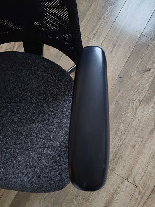 Krzesło biurowe z podłokietnikami - IKEA - JARVFJALLET