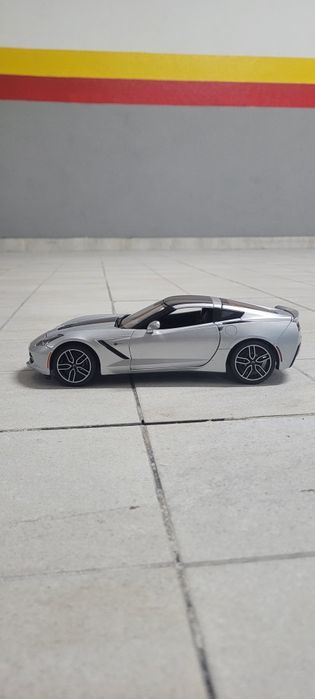 Corvette Stingray Z51 Prata 1:18