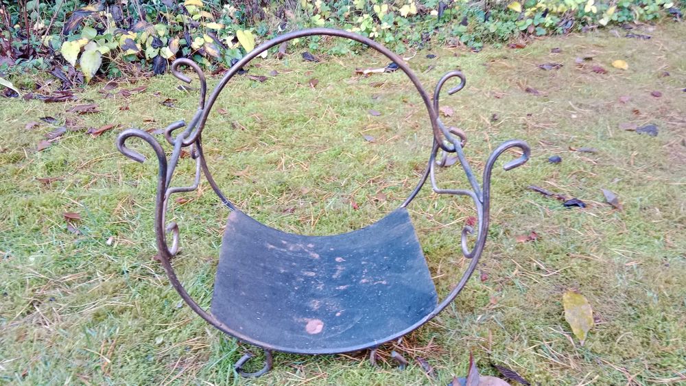 kosz na drzewo metalowy