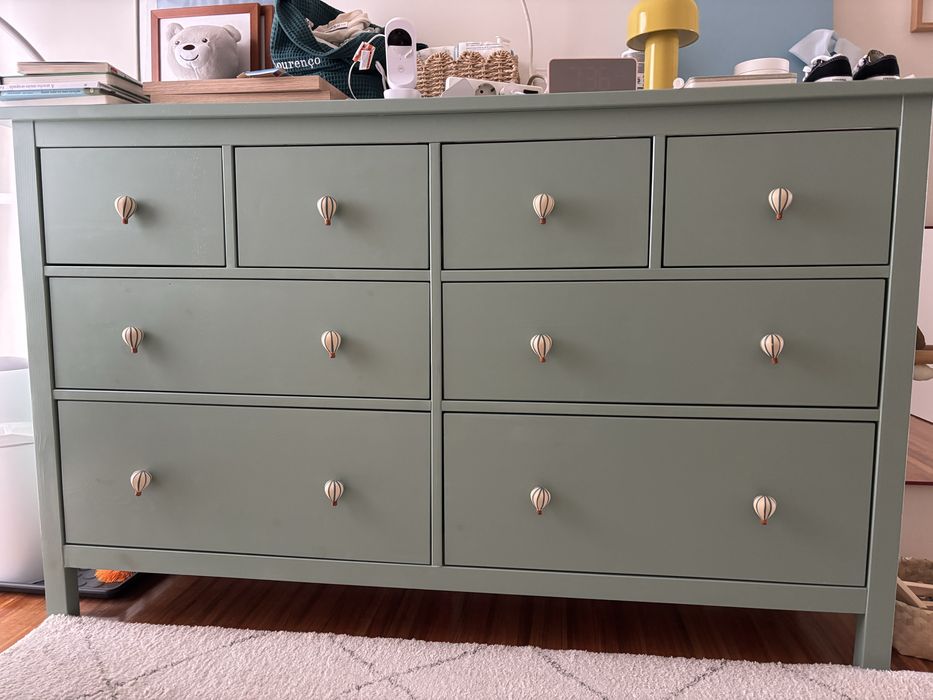 Cómoda HEMNES IKEA pintada
