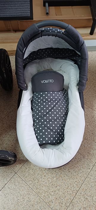 Carrinho de bebé 3 em 1 / Cadeirinhas bebé/criança / Cama de viagem