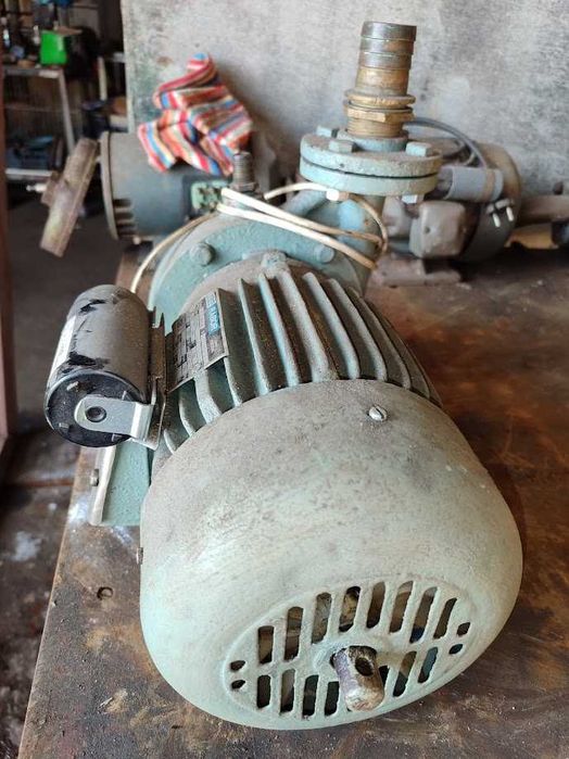 Motor elétrico monofásico com bomba acoplado - 0,75CV