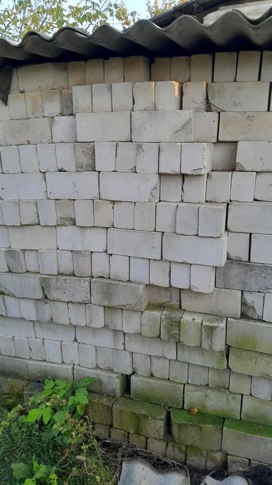 Продам белый кирпич