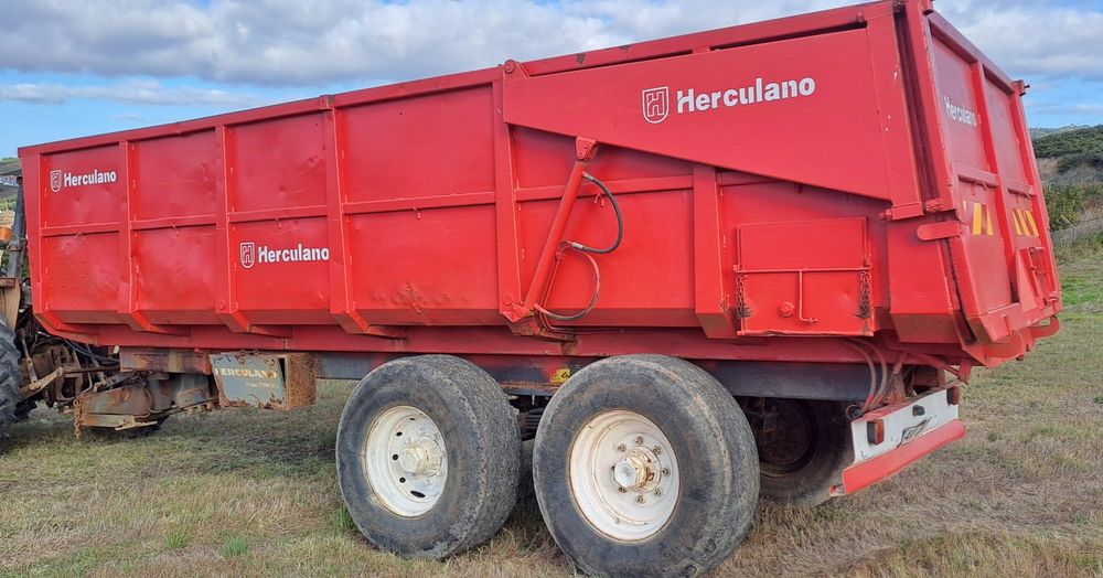 Reboque Banheira trator herculano 16 toneladas e grade de discos galucho glhr
