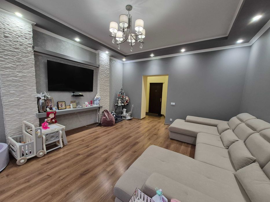 Ужгород. Продається 2-кімн.квартира на набережній. Центр.