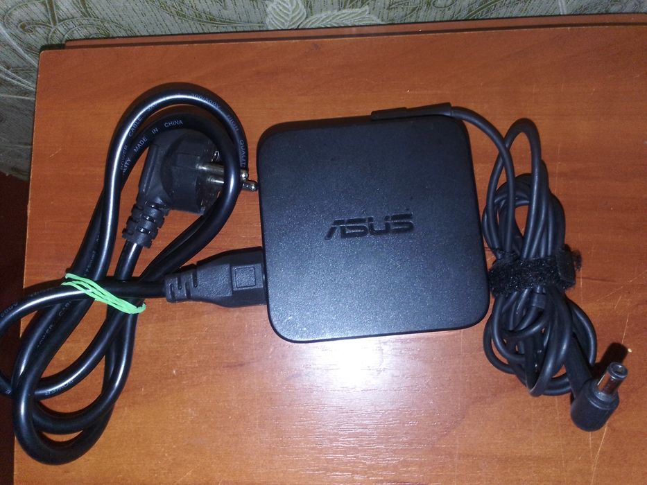 Продам Зарядний пристрій для Asus