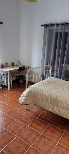 Quarto com ótimas condições