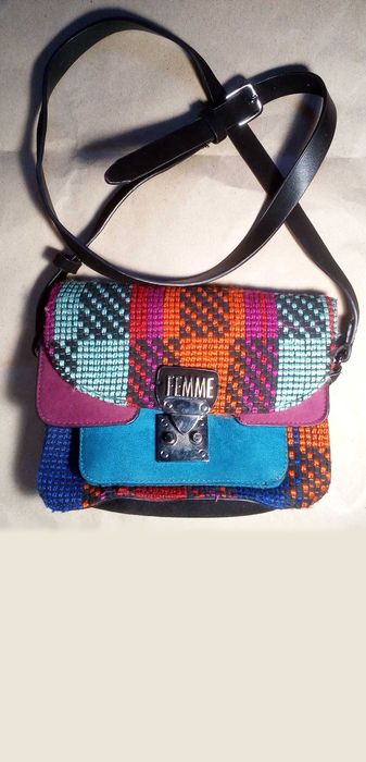 Стильная небольшая дамская сумочка кросс-боди фирмы Parfois Femme