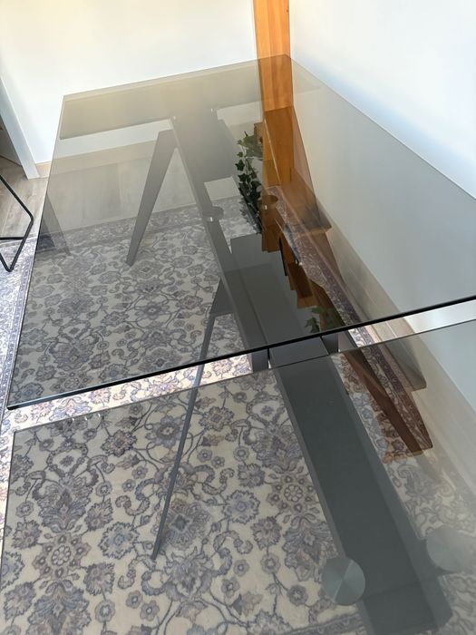 Szklany stół do salonu/jadalni