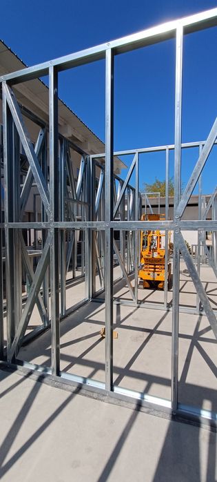 Moradias e pavilhões em LSF - Construção Civil