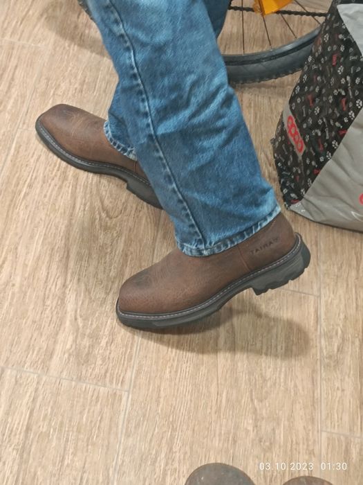 Продам нові оригінальні робочі черевики Ariat WorkHog Patriot Steel Toe (США)
Розмір: 10.5 EE (широка колодка, приблизно 44–44,5 EU)
