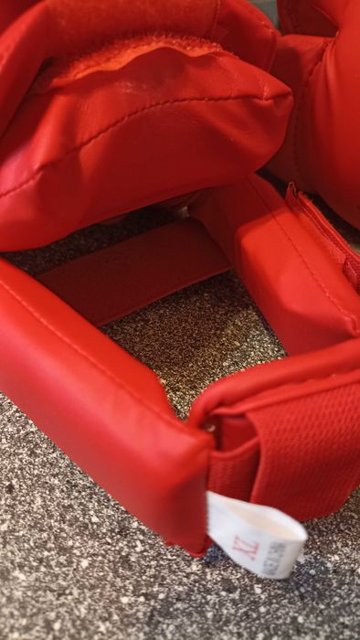 Червоні фути / захист для карате WKF Approved. XL. Стан нових