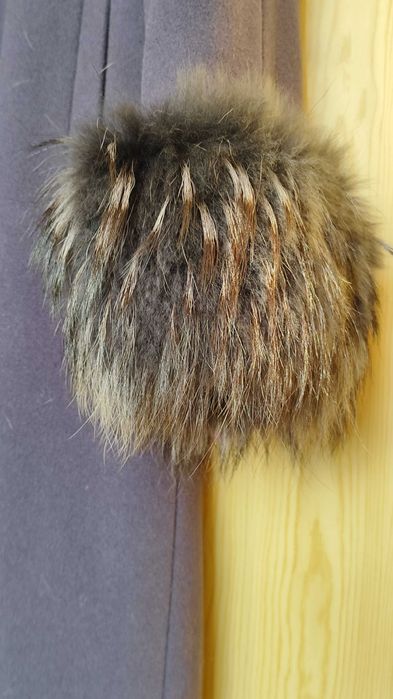 Płaszcz zimowy z futrem z jenota 40