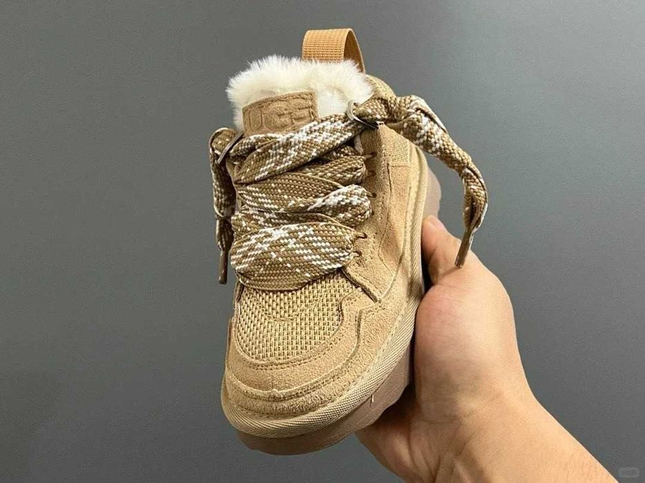 UGG Lowmel Sand r.37