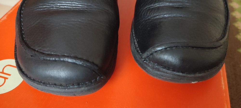 czarne botki Clarks