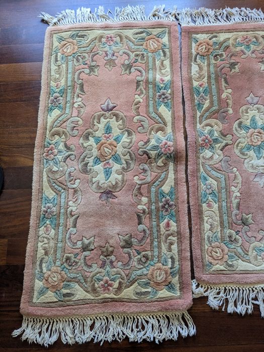 Tapetes em lã de alta qualidade feito a mão com base  de algodão..