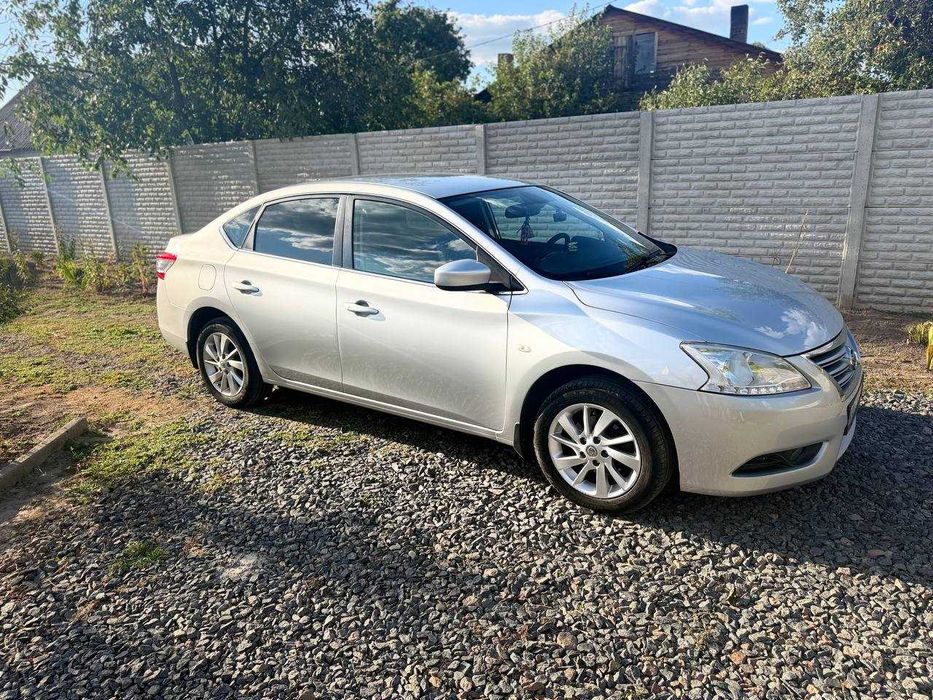 Nissan Sentra автомобіль