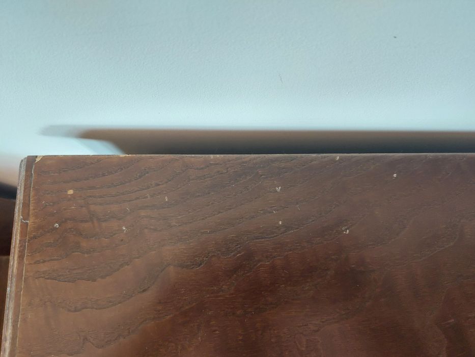 Cama de casal + duas mesinhas de cabeceira + cómoda + espelho