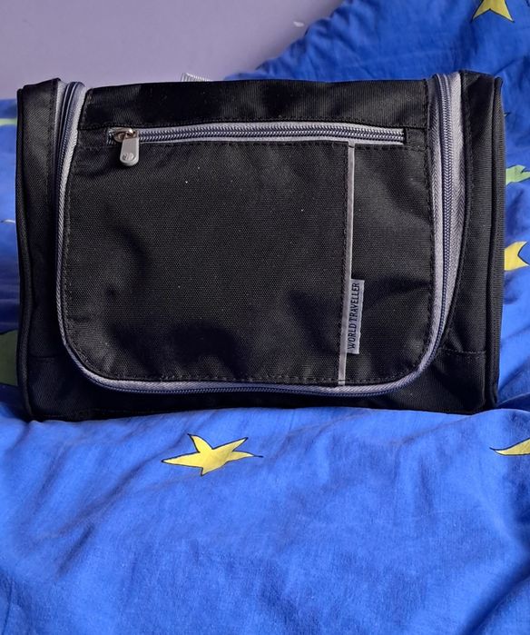 Męska kosmetyczka podróżna firmy World  Traveller.