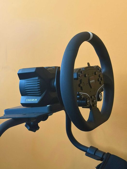 Moza R3 Bundle + Playseat Challenger – Setup completo pronto a usar