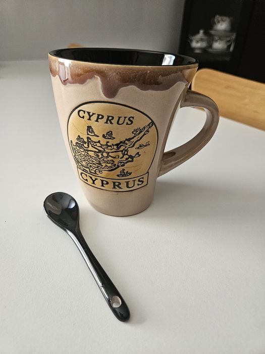 Kubeczek z łyżeczką z Cypru