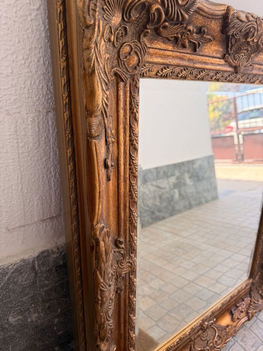 Espelho Vintage Dourado com Moldura Ornamentada