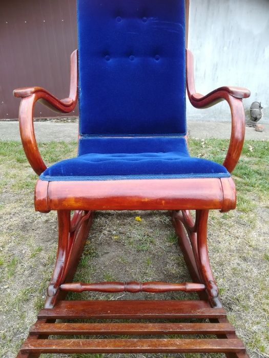 Stary stylowy fotel bujany Vintage