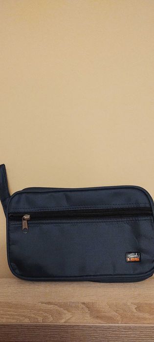 Granatowa kosmetyczka Travel Log