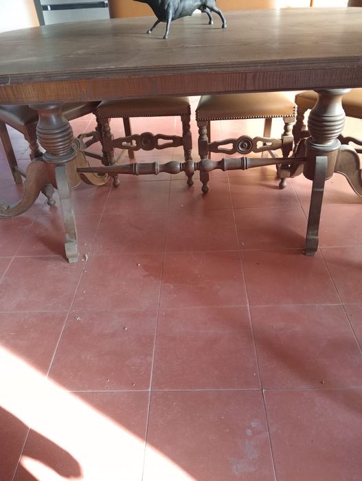 Mesa e cadeiras de refeição