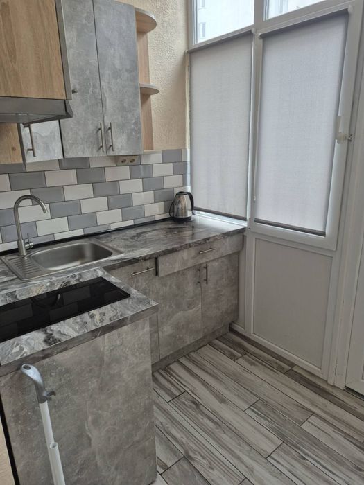 Сахарова/Бочарова, квартира в новом доме на 1эт с балконом