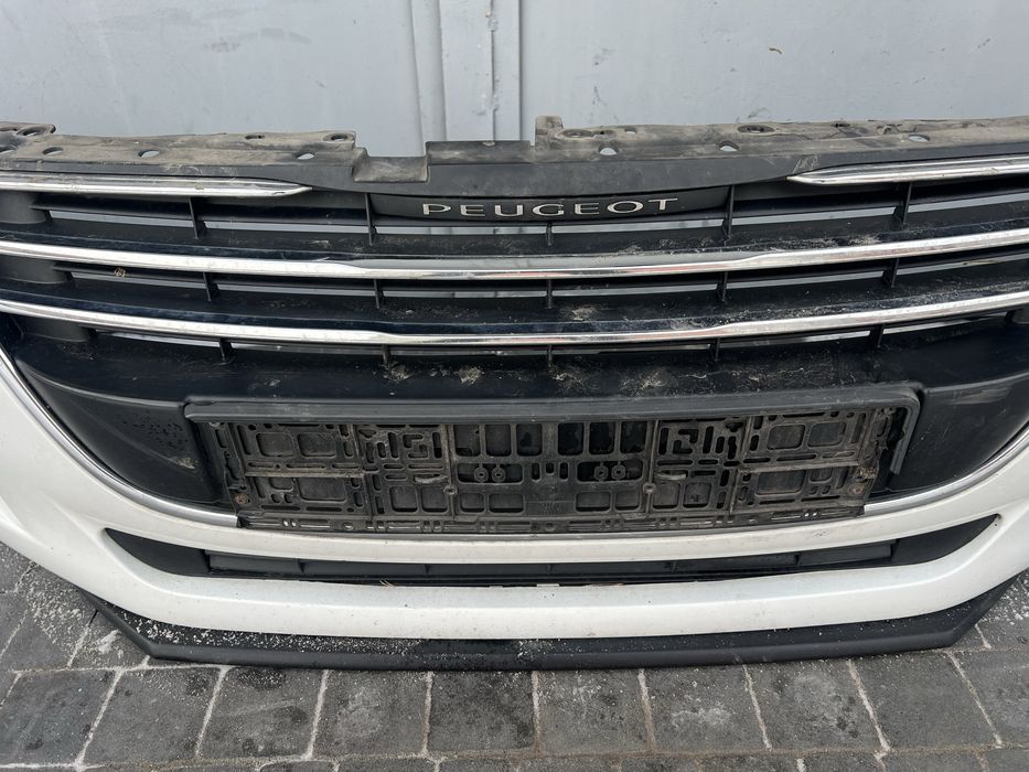 Peugeot 508 бампер.