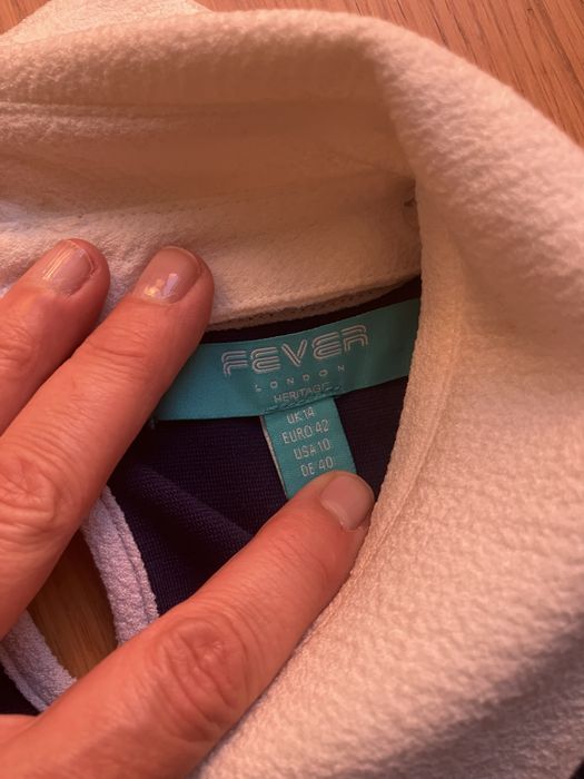 Camisola modelo retro com gola amovível