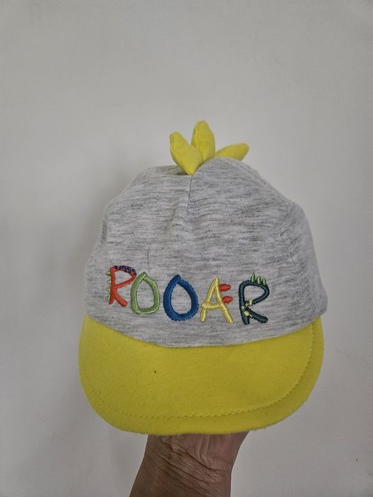 Bawełniana czapka z daszkiem dla chłopca Dino ROAR i kolcami 3d rozmiar 44/46