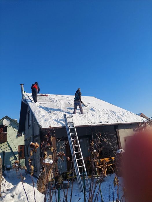 ошищення сонячних панелей від снігу,альпенист оренда страховки системи